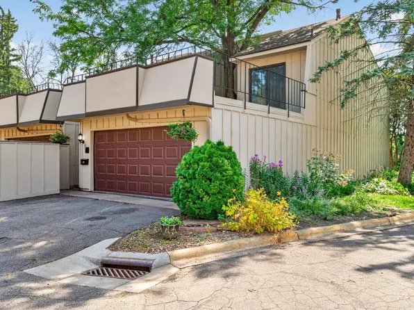 5815 Lake Curve Ln, Brooklyn Center, MN 55429
