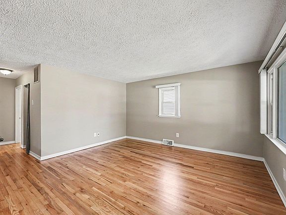 5th image of 1064 Woodslee Dr