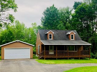 391 Gilbert Mills Rd, Phoenix, NY 13135