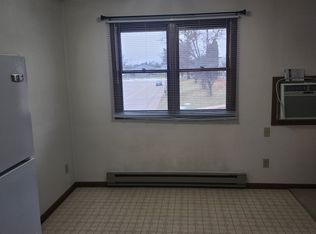 1490 Tower Dr #4, Dubuque, IA 52003