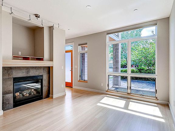 Tons of natural light.