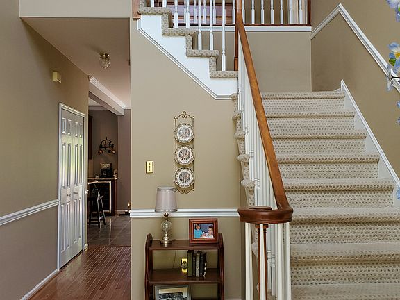 4th image of 58 Greenbriar Dr
