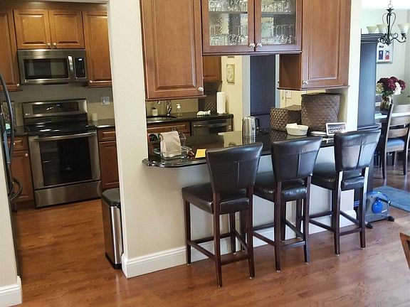 5th image of 71 Southgate Cir