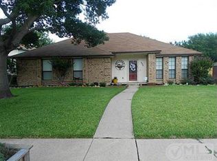 420 Larchbrook Dr, Garland, TX 75043