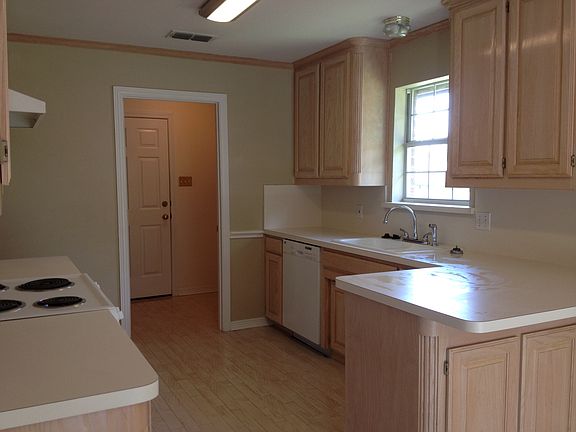 2nd image of 1614 Hyde Park Blvd