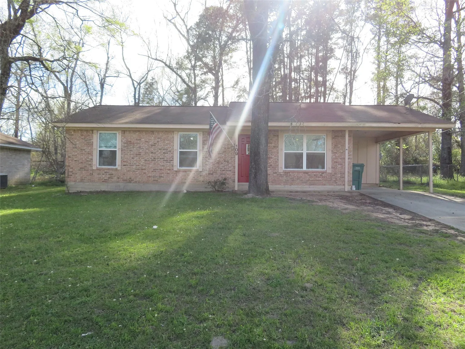 3 bed, 1.5 bath, 1014 sqft, $1,600 — Photo 2