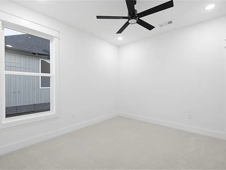 431 Hedge Dr — Photo 22