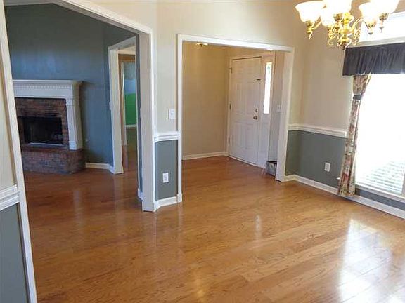 2nd image of 203 Lakeshore Dr