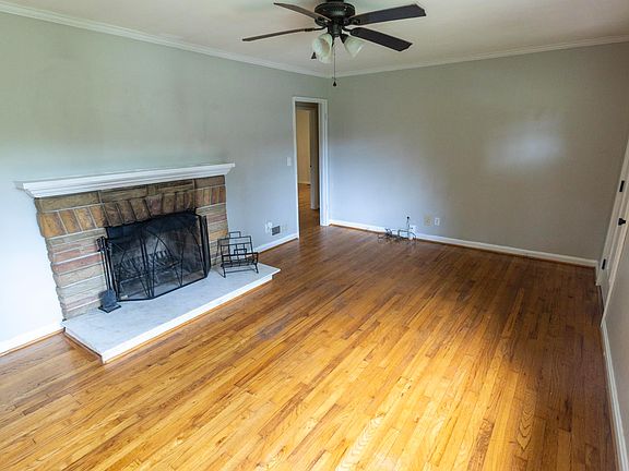 4th image of 1520 Holly Rd
