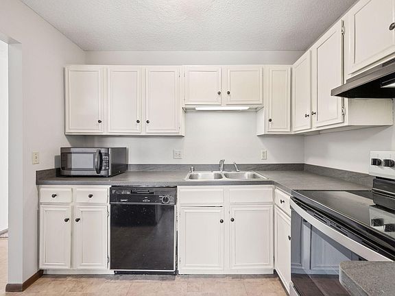 3rd image of 919 Ridge Dr SE