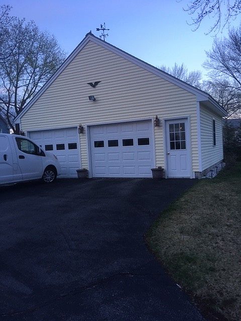 2nd image of 30 S Taylor St