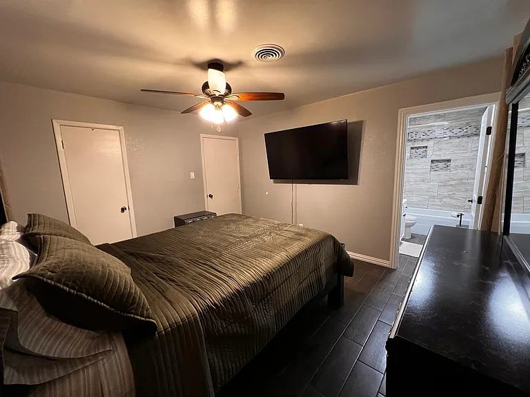 2504 Baylor Ave — Photo 40