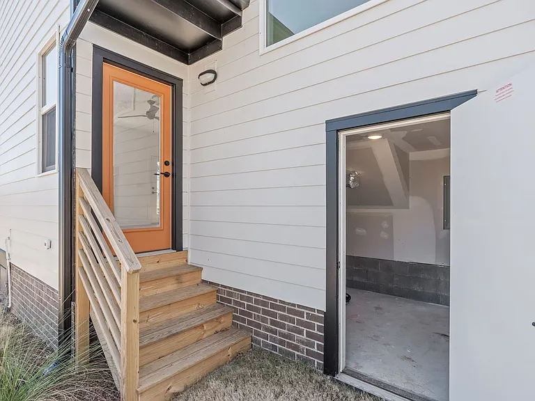 1316 E Lenoir St — Photo 33