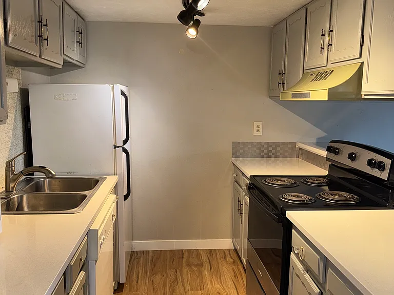 645 Manhattan Pl #39 — Photo 8