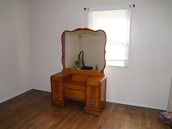 4th image of 135 Reke Owen St