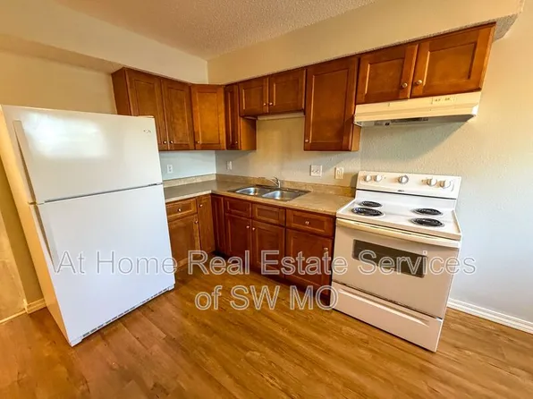 728 E Walnut St #10, Springfield, MO 65806