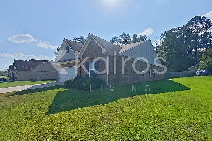 4 bed, 2.0 bath, 2101 sqft, $2,095 — Photo 2