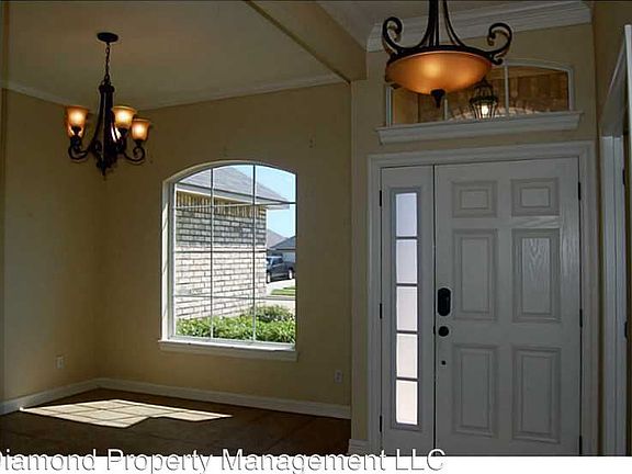 3rd image of 602 Bloomington Ln