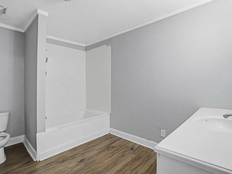 308 W Lamm St — Photo 15