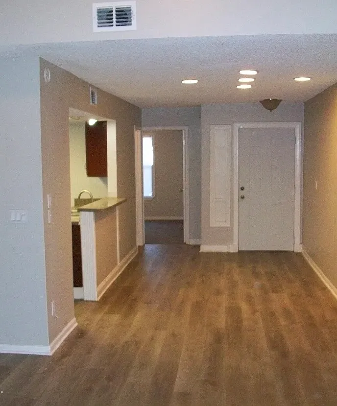 3 bed, 1343 sqft, $2,000 — Photo 2