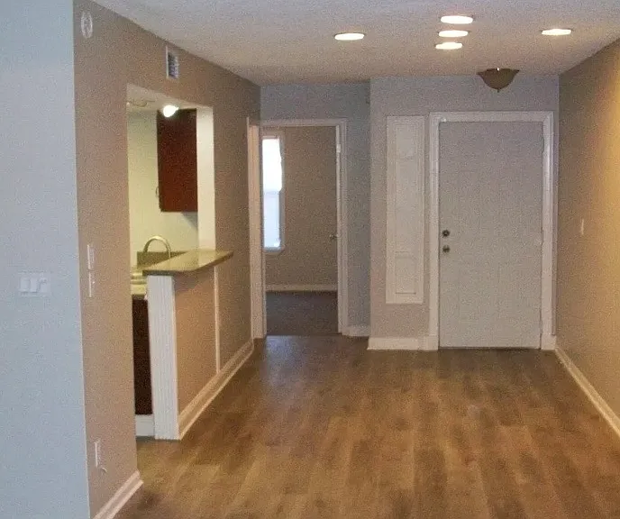 7610 Jana Ln S — Photo 2