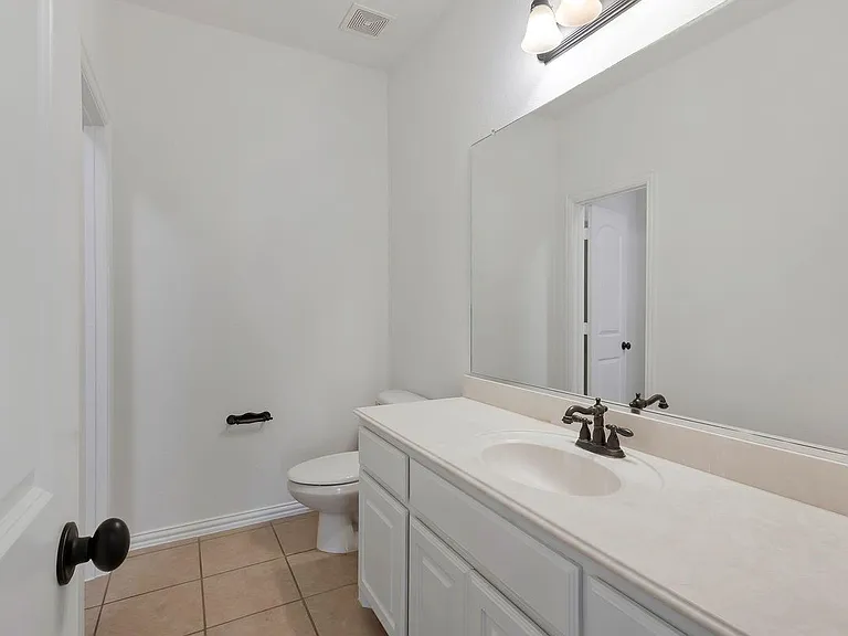 7905 Kickapoo Dr — Photo 33