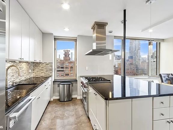 4th image of 308 E 72nd St APT 18A