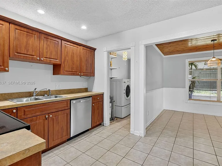 2240 NE Rustic Way — Photo 6