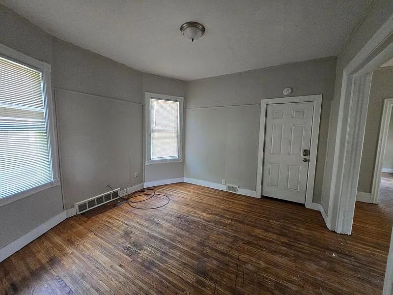 1 bed, 1.0 bath, 700 sqft, $950 — Photo 2