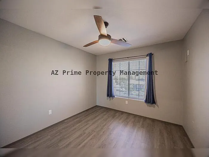 868 W Tremaine Ave — Photo 25
