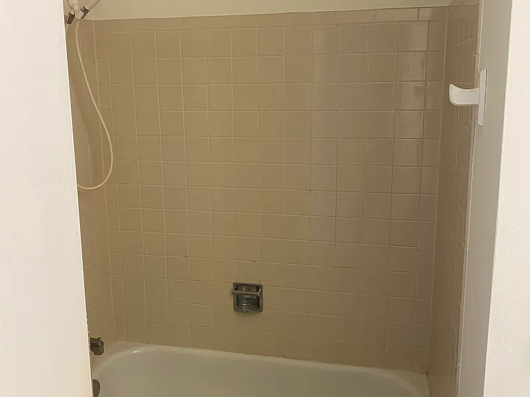 718 Crescent Ct #B2 — Photo 10