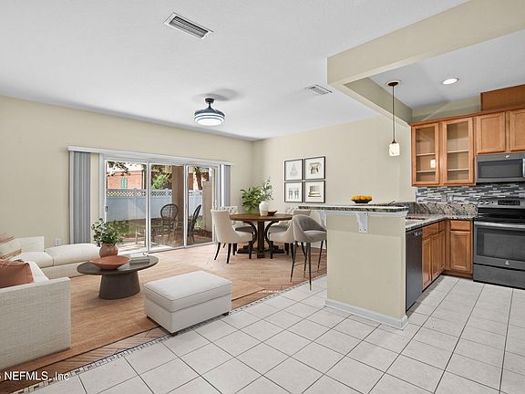 3rd image of 529 SUNSTONE Court