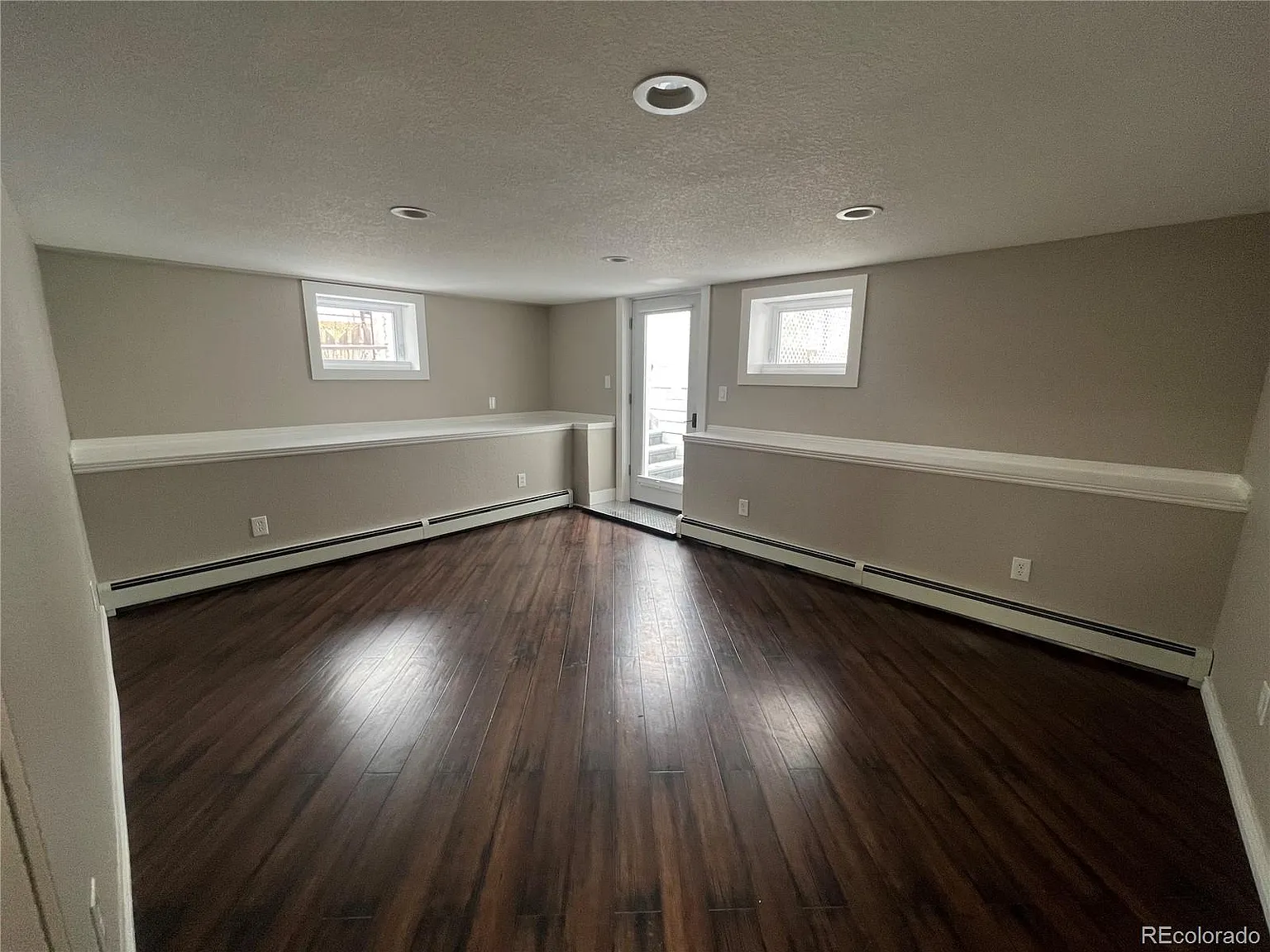 2 bed, 1.0 bath, 3150 sqft, $2,200 — Photo 2