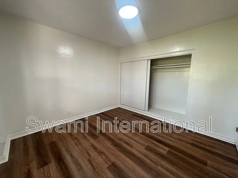 622 1/2 E 97th St #1 — Photo 15