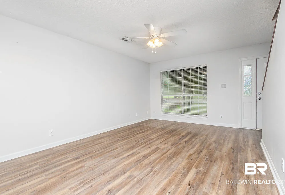 2 bed, 1.5 bath, 1024 sqft, $1,700 — Photo 2