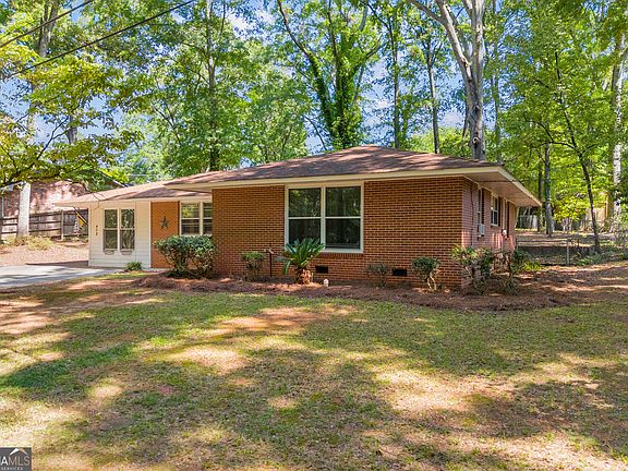 4th image of 402 Woodland Rd