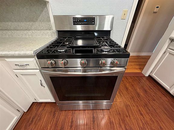 5th image of 609 Aspen Dr