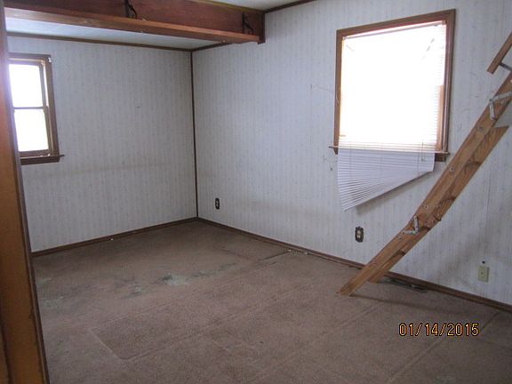 4th image of 2432 Welworth Ave