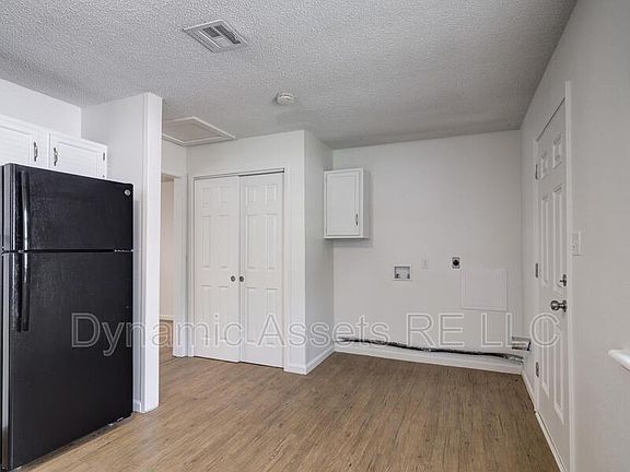 3rd image of 1904 John F Kennedy APT A