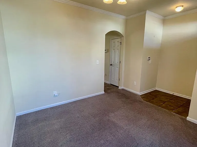 402 Glenhaven Ln — Photo 3