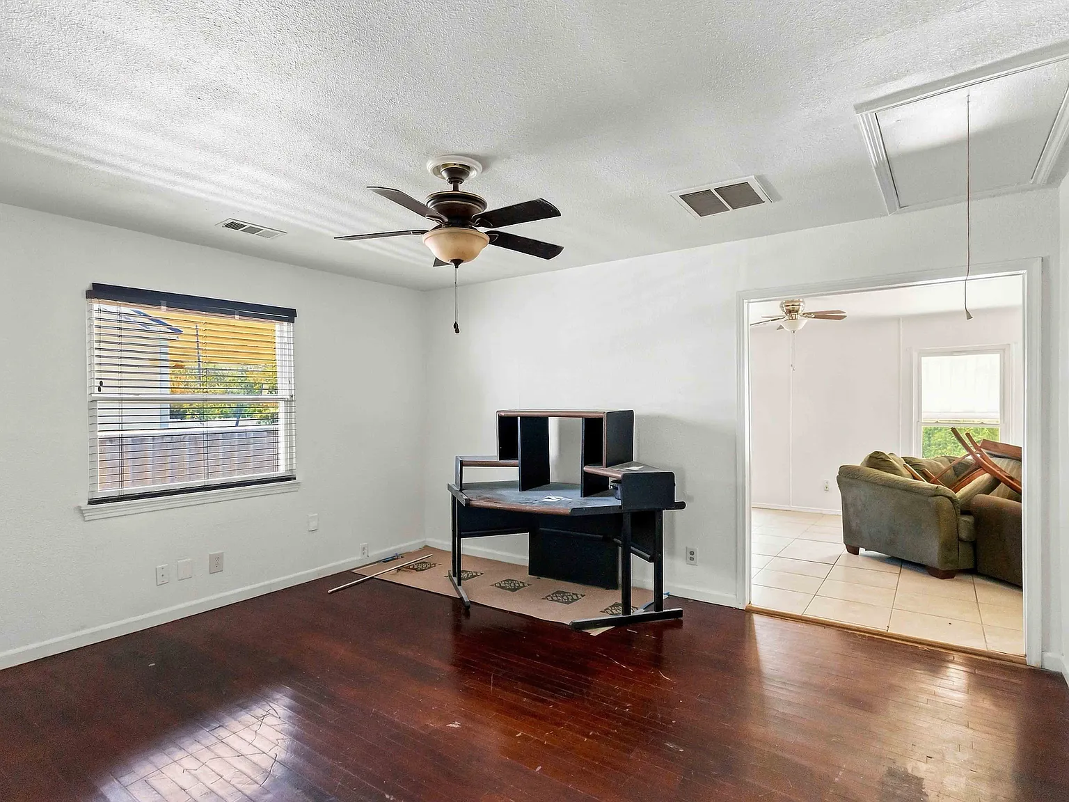 2 bed, 2200 sqft, $2,500 — Photo 3