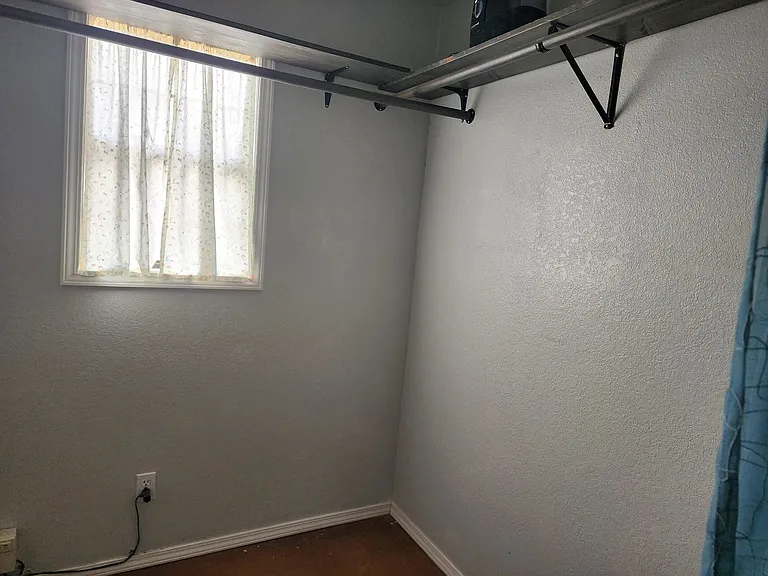 1700 S Avenue B — Photo 33