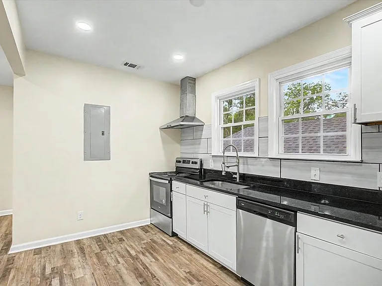 1207 E Anderson St #B — Photo 14