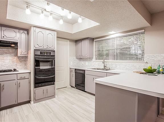 5th image of 10005 Oak Hollow Dr