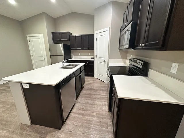 3 bed, 1135 sqft, $1,550 — Photo 3