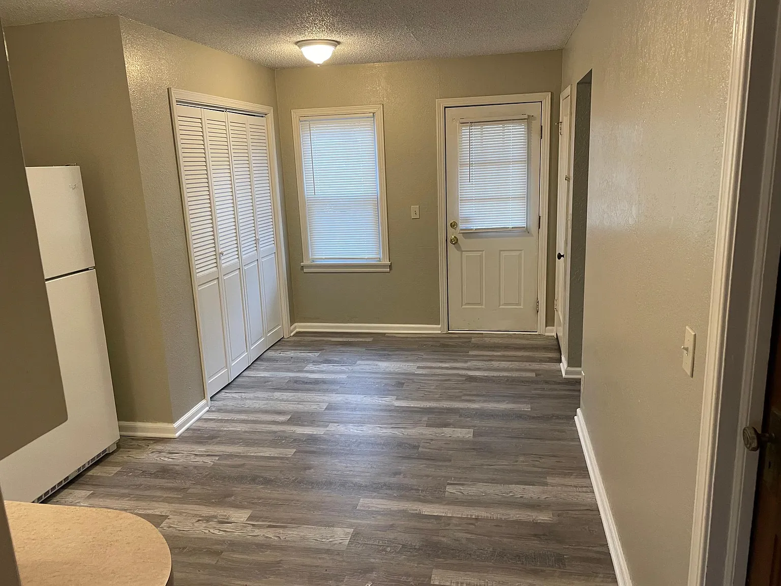 3 bed, 1102 sqft, $1,450 — Photo 3