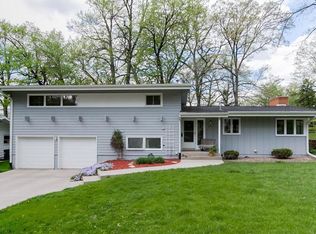 321 30th St SE, Cedar Rapids, IA 52403