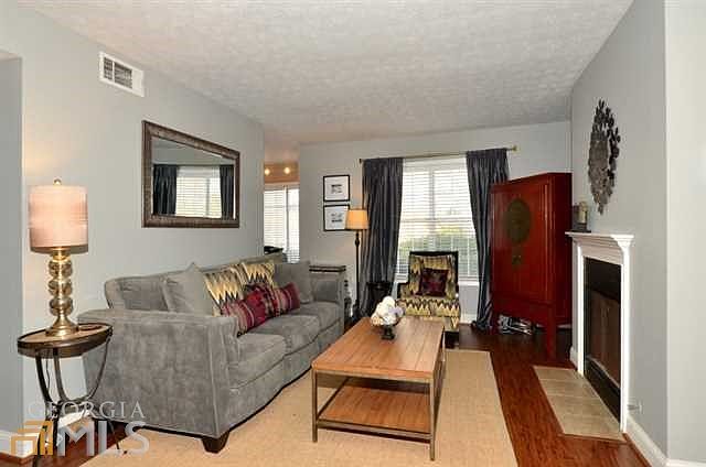 1st image of 606 Glenleaf Dr