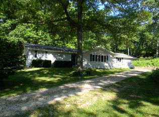 992 Mile Rd, Dixon, IL 61021