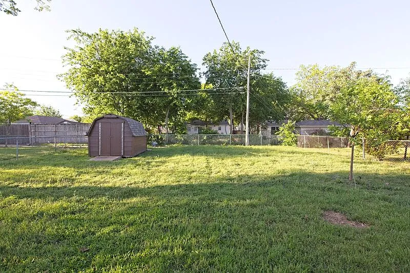Building Photo - 802 22nd St